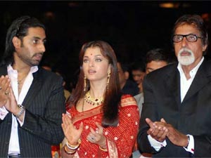 Aishwarya Rai's baby looks like Abhishek: Amitabh